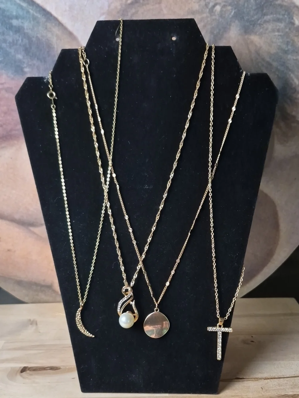 Source Unknown Gold Layered Pendant Necklace Set with Pearl and Crystal Cross